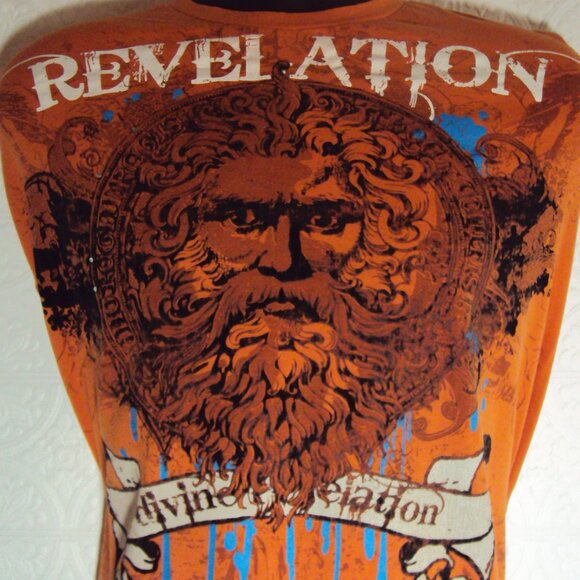 T-Shirt- Unique Graphics. - Picture 1 of 10